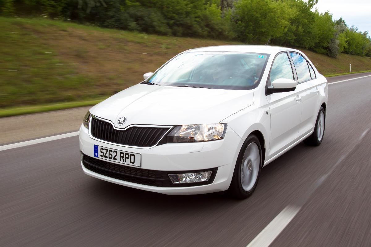 https://www.wheelworldreviews.co.uk/wp-content/uploads//2012/11/Skoda-Rapid-road-test-front.jpg