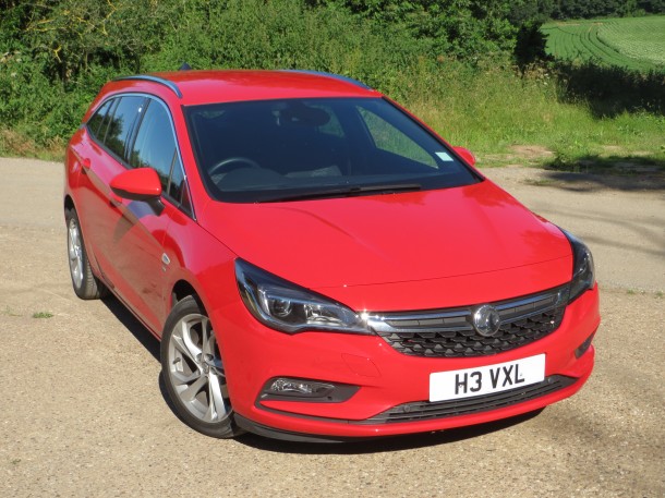 Astra Sports Tourer SRI 1.6i 200PS Turbo road test report and review