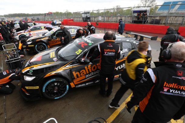 Honda Civic Type-R Halfords Yuasa Racing at Donington Park