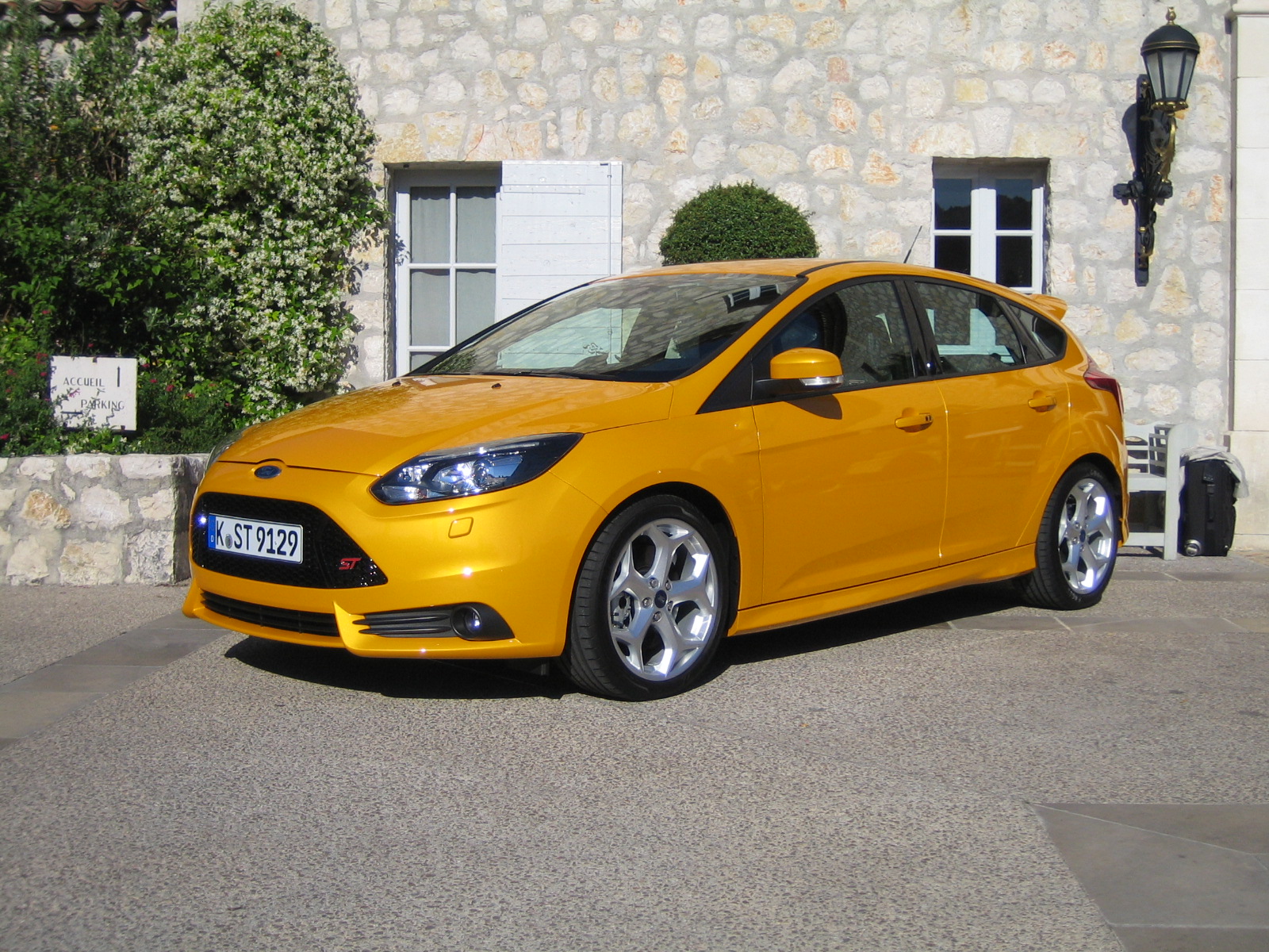 2012 Ford focus st vs vauxhall astra vxr video #2
