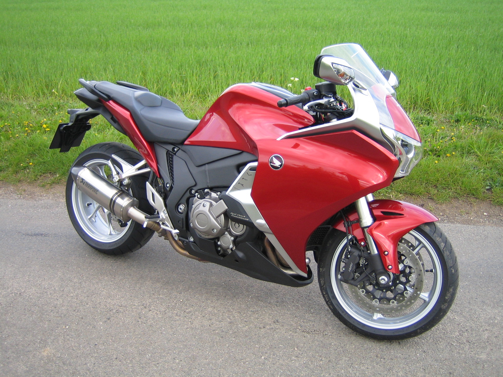 Honda VFR1200F DCT road test - Automatic bike, silky smooth ride