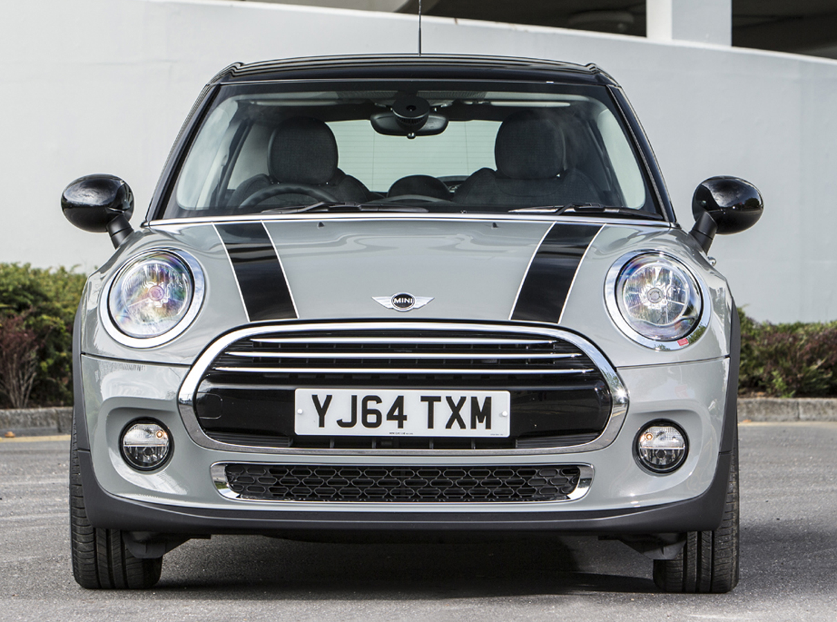 Mini more. Мини Купер поколения. Миникопир 2 местный электрический. Mini Cooper 5 дверей универсал. Мини он д.